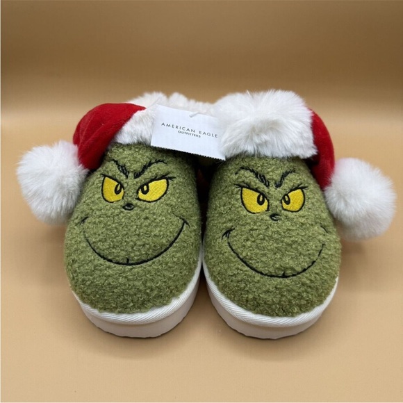 American Eagle Grinch Scuff Slippers Green Faux Fur Santa Hat Size 7 NWOT - Picture 6 of 14